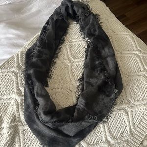 Women’s circle scarf